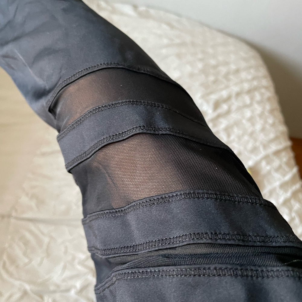 Good American Performance Break Through Leggings … - image 6